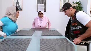 Arab stepmommy drilled in threesome