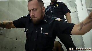 Видео јапан медвед пандур геј мушкарци секс и велики пенис полиција гејеви јебају белог полицајца са