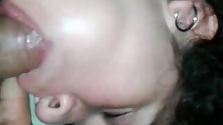 Јако напањена мама (мама коју бих јебао) јебање и узимање сперме у уста на крају
