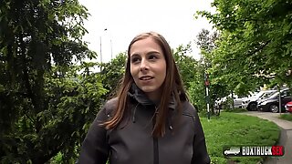 Naturlig brunett Antonia Sainz älskar att ha sex i offentligheten