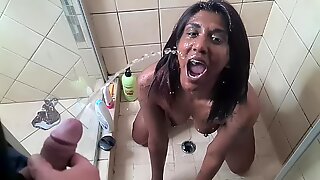 Hinduski slut slow motion prysznic piss wytrysk na twarz