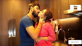 أزواج هنديون يمارسون الجنس في سلسلة الويب هيجانه