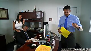 Two セクシーな女性 fucked 受け取る トリプルｘ Bring your crony s daughter to work day