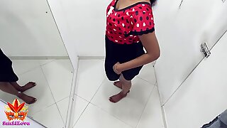 Fiton srilanka new Sex Babe pas malam gaun di ruang ganti