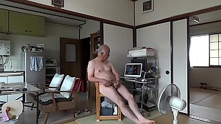 Japon yaşlı adam mastürbasyon dik penis semen akar